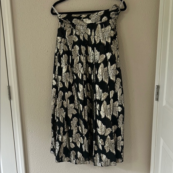 jaeger Dresses & Skirts - Jaeger Vintage Women's Lined Skirt | gold and black | Mint condition | size 14